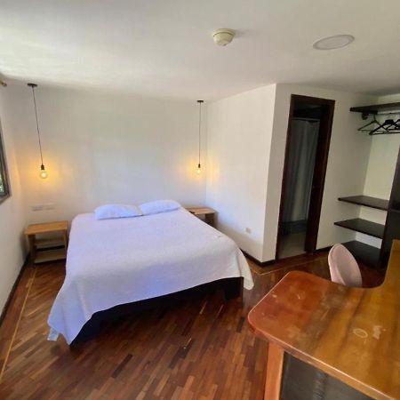 Bed and Breakfast Campus Residencias à Quito Extérieur photo