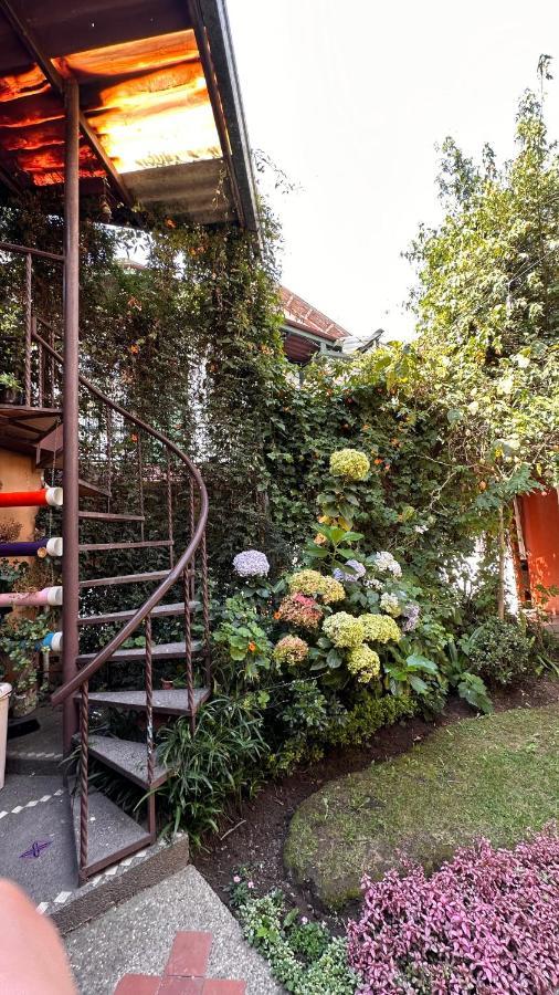 Bed and Breakfast Campus Residencias à Quito Extérieur photo